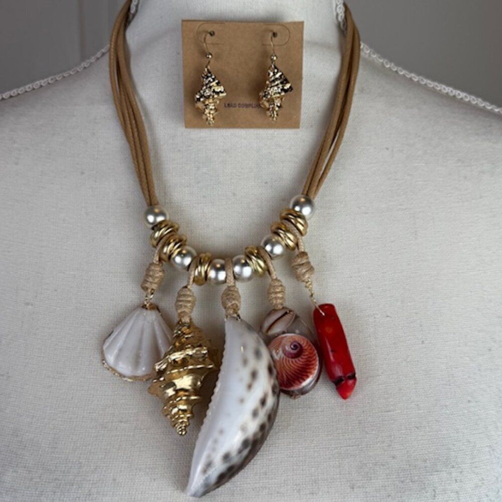 NWT Seashell Statement Necklace and Earring Set Gold Tone Shell Coral Conch